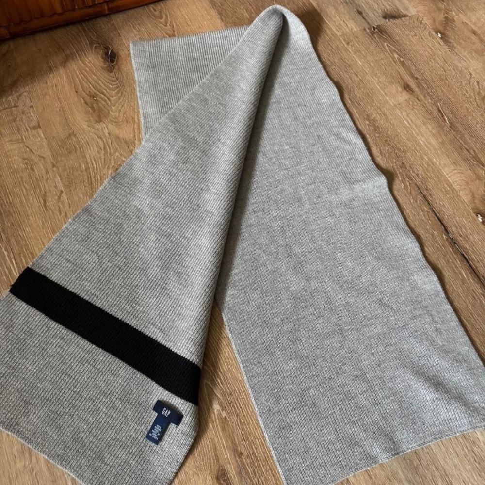 Vintage Gap 100% Merino Wool Gray‎ and Black Stripe Scarf